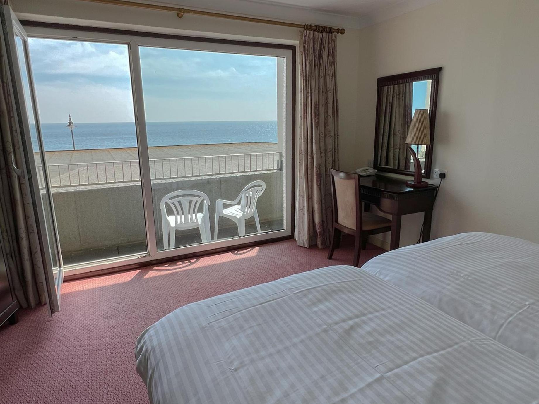 Regent Court - Seafront, Sandown - Free Car Ferry For Bookings Of 3 Or More Nights, Subject To Availability Room photo