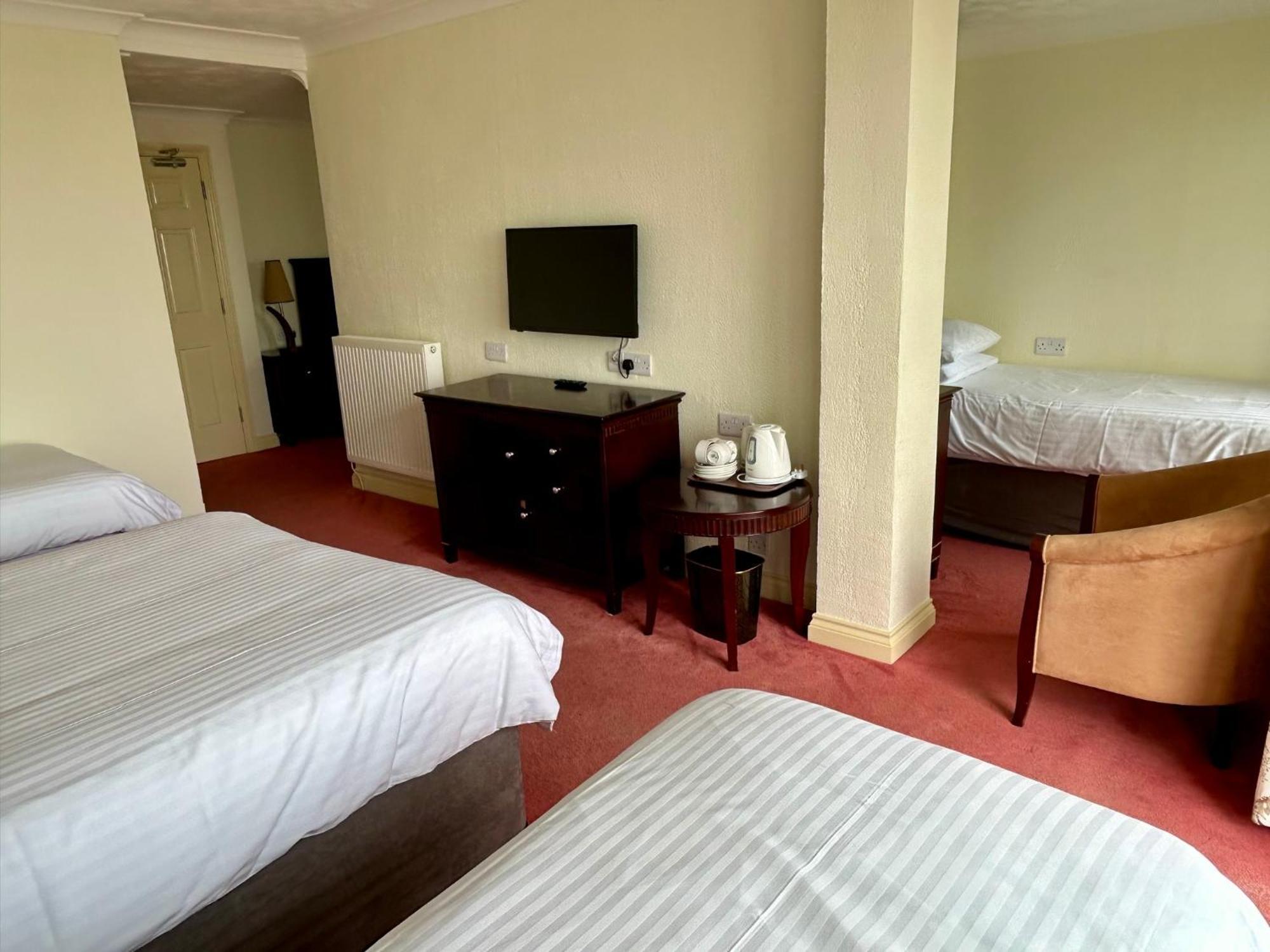 Regent Court - Seafront, Sandown - Free Car Ferry For Bookings Of 3 Or More Nights, Subject To Availability Room photo