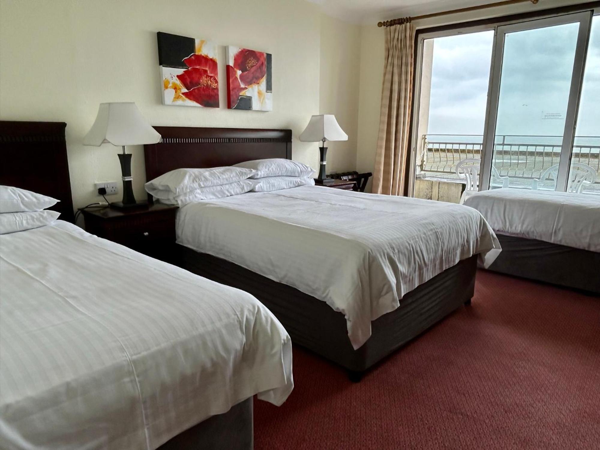 Regent Court - Seafront, Sandown - Free Car Ferry For Bookings Of 3 Or More Nights, Subject To Availability Room photo