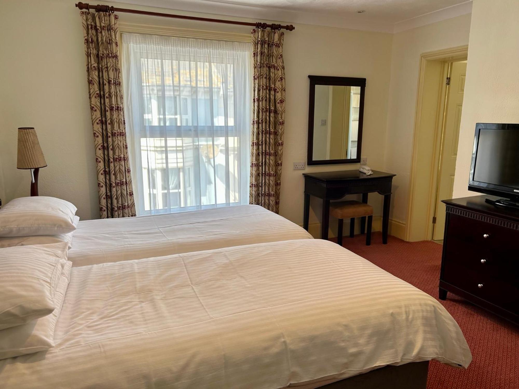 Regent Court - Seafront, Sandown - Free Car Ferry For Bookings Of 3 Or More Nights, Subject To Availability Room photo